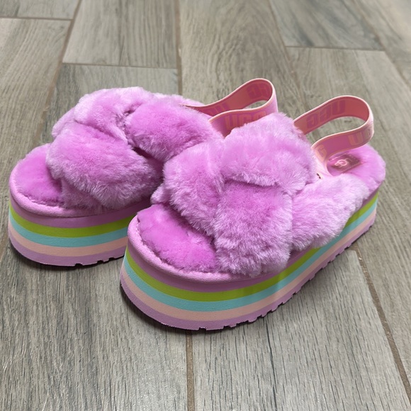 UGG - Picture 2 of 2